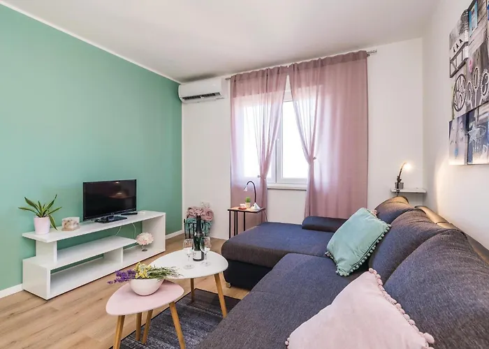 Gorgeous Apartment In Rijeka With House Sea View