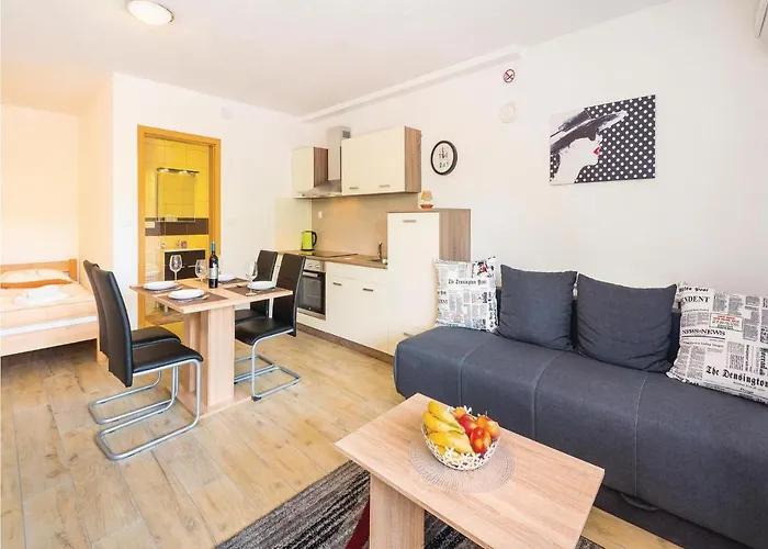 Gorgeous Apartment In Rijeka With House Sea View