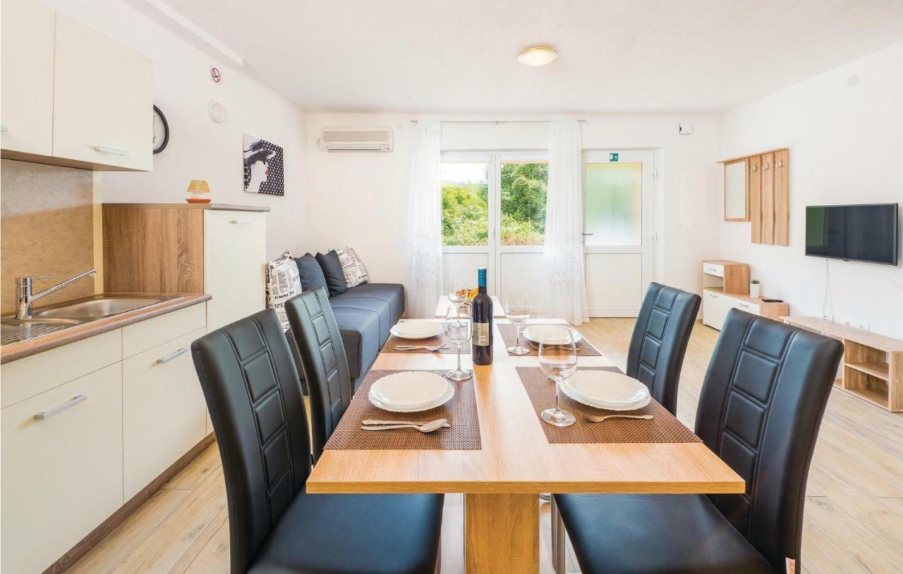 Apartment Gorgeous In With House Sea View